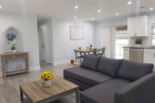 Lakeside Vacation Home - Davie - 7