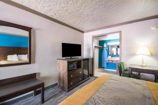 Econo Lodge Inn & Suites - Oklahoma City - 9