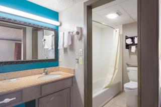 Econo Lodge Inn & Suites - Oklahoma City - 8