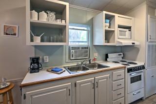 Cozy Middle Bass Cabin with Grill and Lagoon Access! - Put-in-Bay - 5