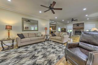 Remodeled Pittsboro Farmhouse Sitting on 220 Acres - Pittsboro - 6