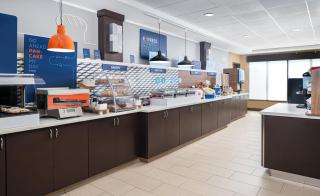 Holiday Inn Express & Suites Midland Loop 250 by IHG - Midland - 4