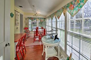 Historic Grape Arbor House Less Than 2 Blocks to Main St - Fredericksburg - 2