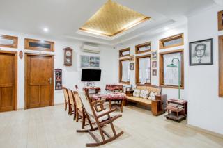RedDoorz Plus near Lempuyangan Station 4 - Yogyakarta - 6