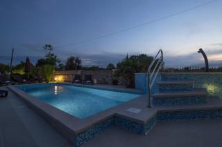 Charming villa Nera with pool and hydromassage near the beach - Šišan - 4