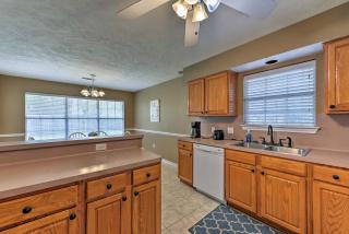 Cozy College Station Home with Patio and Fireplace - College Station - 2