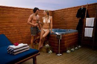 Vilamendhoo Island Resort & Spa - 3