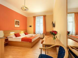 Hotel Golden City Garni - 8