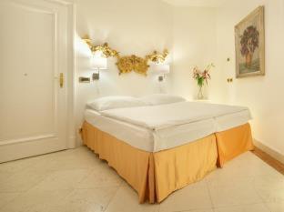 La Fenice - Prague - 3