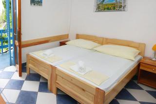 Apartments by the sea Sucuraj, Hvar - 6852 - 2