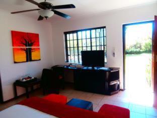 African Footprints Lodge - Midrand - 7