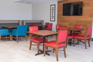 Holiday Inn Express & Suites Columbia-Fort Jackson by IHG - 1
