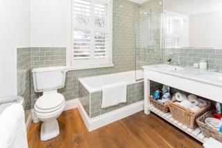 Stamford Park Road by YourStays, A wonderful family townhouse in a superb location! - Altrincham - 2
