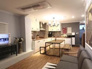 Blue Boat Hostel Myeongdong - 1