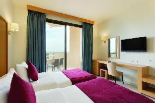 Ramada Resort Dead Sea - Sowayma - 3