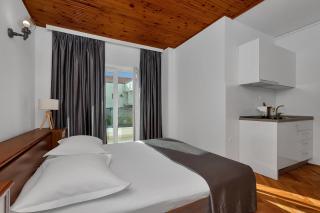 Apartments Čobrnić - 2