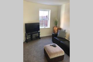 Stylish 3-Bedroom Home with Parking - Leicester - 0