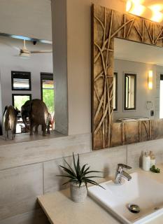 iKhaya LamaDube Game Lodge - Klipdrift - 7