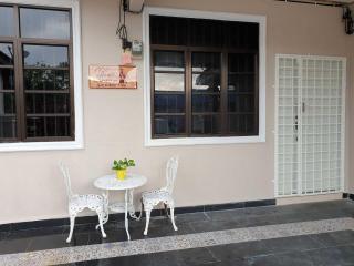 AUNI & AUJI HOMESTAY KEMAMAN - Kampong Kemaman - 9