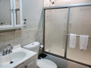 Cozy Retreat on Atlantic Ave - Brooklyn - 1