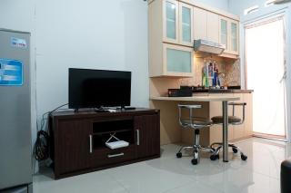 Tranquil Green Pramuka 2BR Apartment near Shopping Center By Travelio - 3