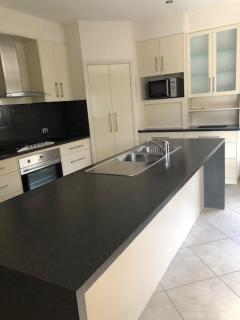 Central executive 3br townhouse 50m to dean street - Albury - 5
