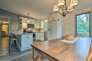 Walk to Lake Family Home with Game Room, Deck and BBQ - Lake Harmony - 9