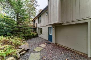 Walk to Lake Family Home with Game Room, Deck and BBQ - Lake Harmony - 8