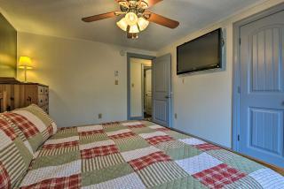 Walk to Lake Family Home with Game Room, Deck and BBQ - Lake Harmony - 7