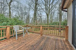 Walk to Lake Family Home with Game Room, Deck and BBQ - Lake Harmony - 4