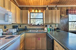 Hot Tub and Mountain Views at Gatlinburg Cabin! - 8