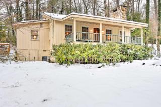 Lush Mirror Lake Cottage Rental with Private Deck - Highlands - 9