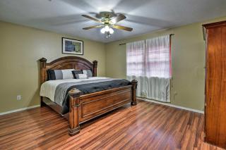 Pet-Friendly Missouri City Home with Fenced-In Yard! - Missouri City - 1