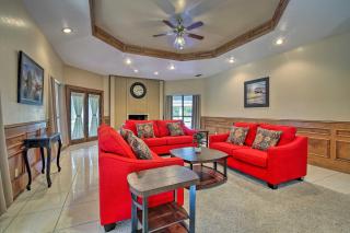 Pool and Game Room Waterfront Harlingen Home - Harlingen - 4