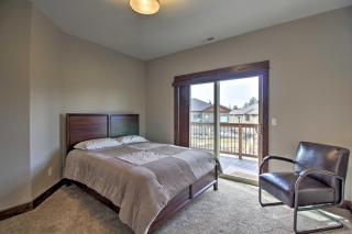 Modern Eagle Crest Escape with Patio and 2 Balconies! - 7