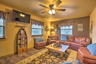 Kingston Home with Pickleball Steps to Lake Texoma! - 9