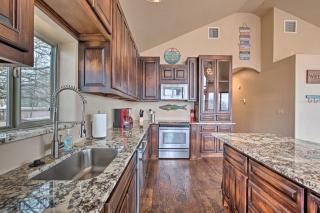 Kingston Cabin with Easy Access to Lake Texoma! - 2