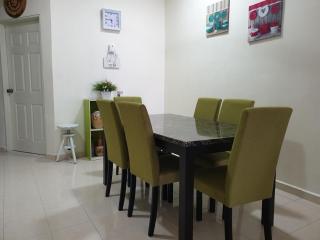 AUNI & AUJI HOMESTAY KEMAMAN - Kampong Kemaman - 2