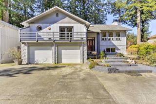 Riverfront Crescent City Home, 8 Mi to Beach! - 9
