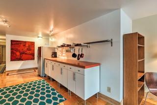 Walk to Town and Coast Anchorage Condo with Fireplace - Anchorage - 3