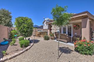 Patio and Grilling Station Family Home in Glendale - Phoenix - 0