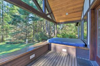 Camano Island Family House with Hot Tub and Deck! - 9