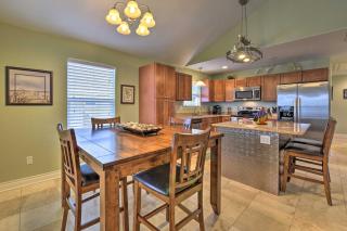 Beach Access, Fishing Pier & Views: Galveston Home - 5