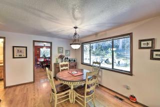 Camano Island Family House with Hot Tub and Deck! - 4