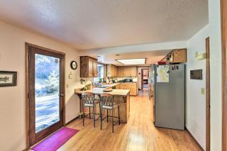 Camano Island Family House with Hot Tub and Deck! - 3