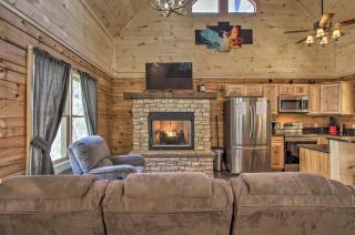 The Phoenix Cabin with Hot Tub in Gatlinburg! - Gatlinburg - 6