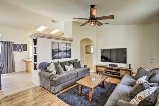 Elegant Lake Havasu Getaway w/ Pool - 3 Mi to Lake - 7