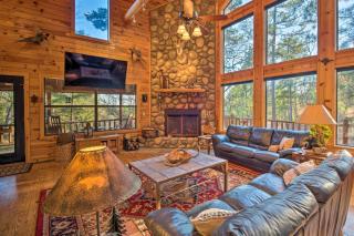 Spacious Cabin with Hot Tub 2 Mi to Beavers Bend - 7