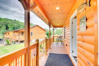 Private Hot Tub Tuckasegee River Couples Escape - Bryson City - 9