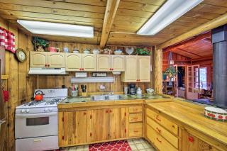 Private Yaak River Hideaway with Deck and Mtn Views! - Troy - 4